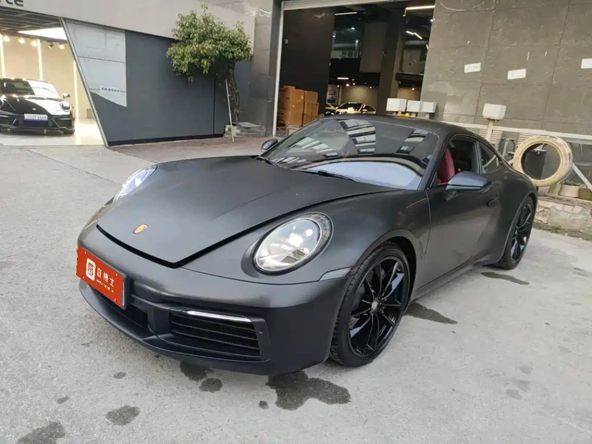 PORSCHE 911  2025