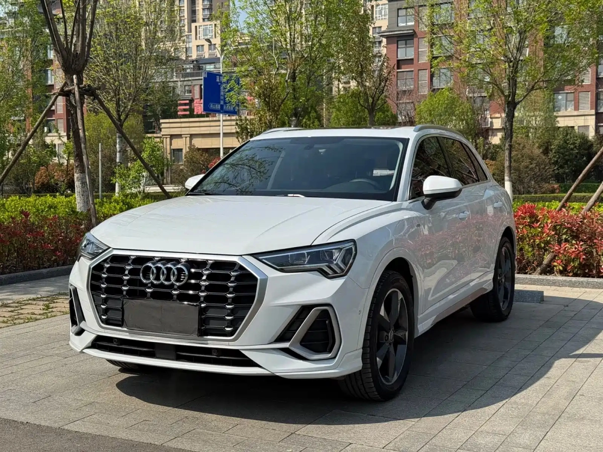 AUDI Q3  2023