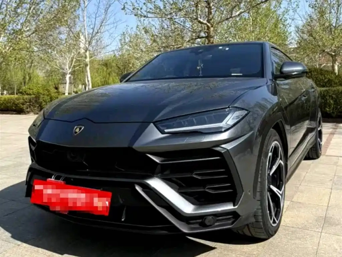 LAMBORGHINI URUS  2019