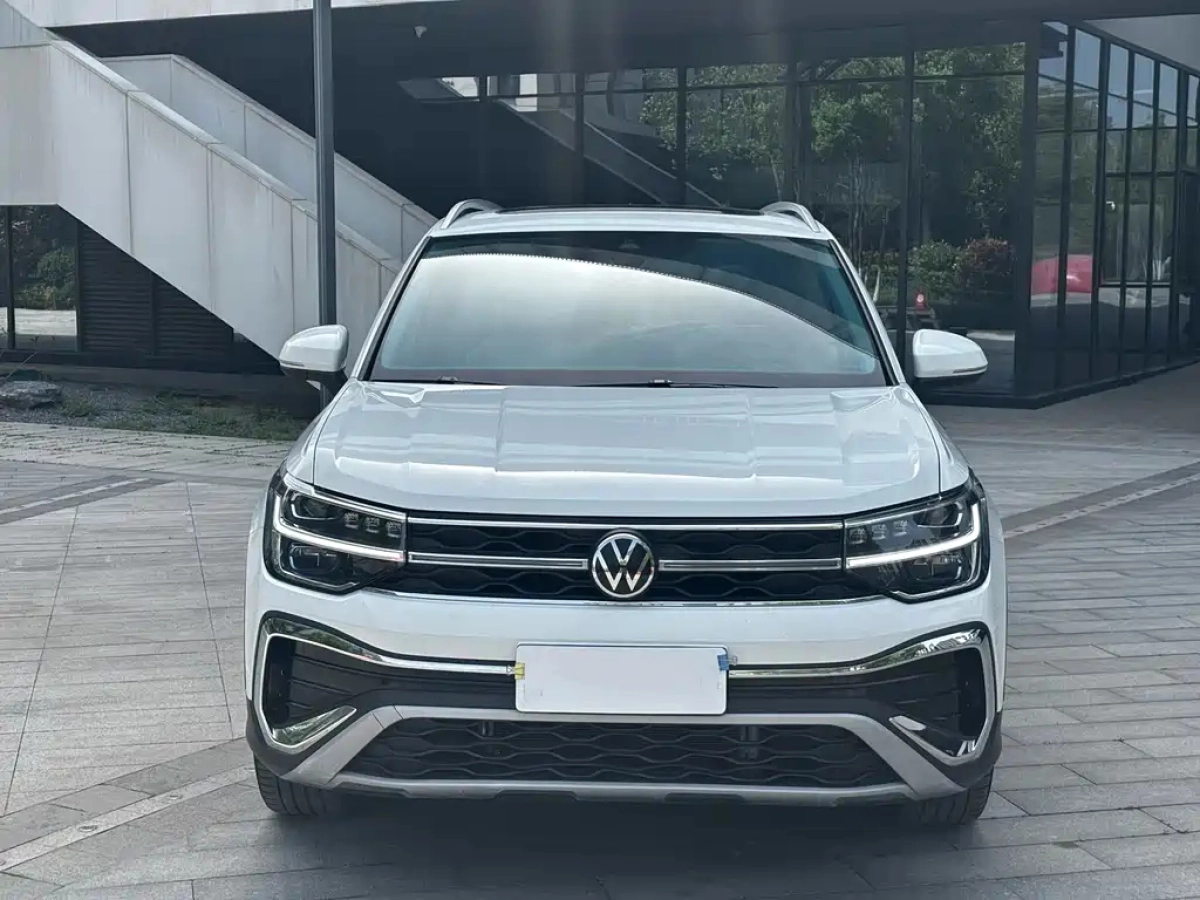 VOLKSWAGEN THARU