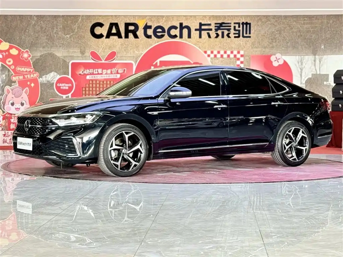 VOLKSWAGEN PASSAT  2023