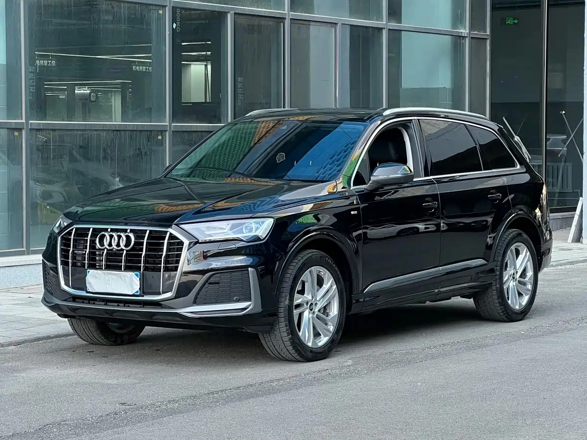 AUDI Q7  2023