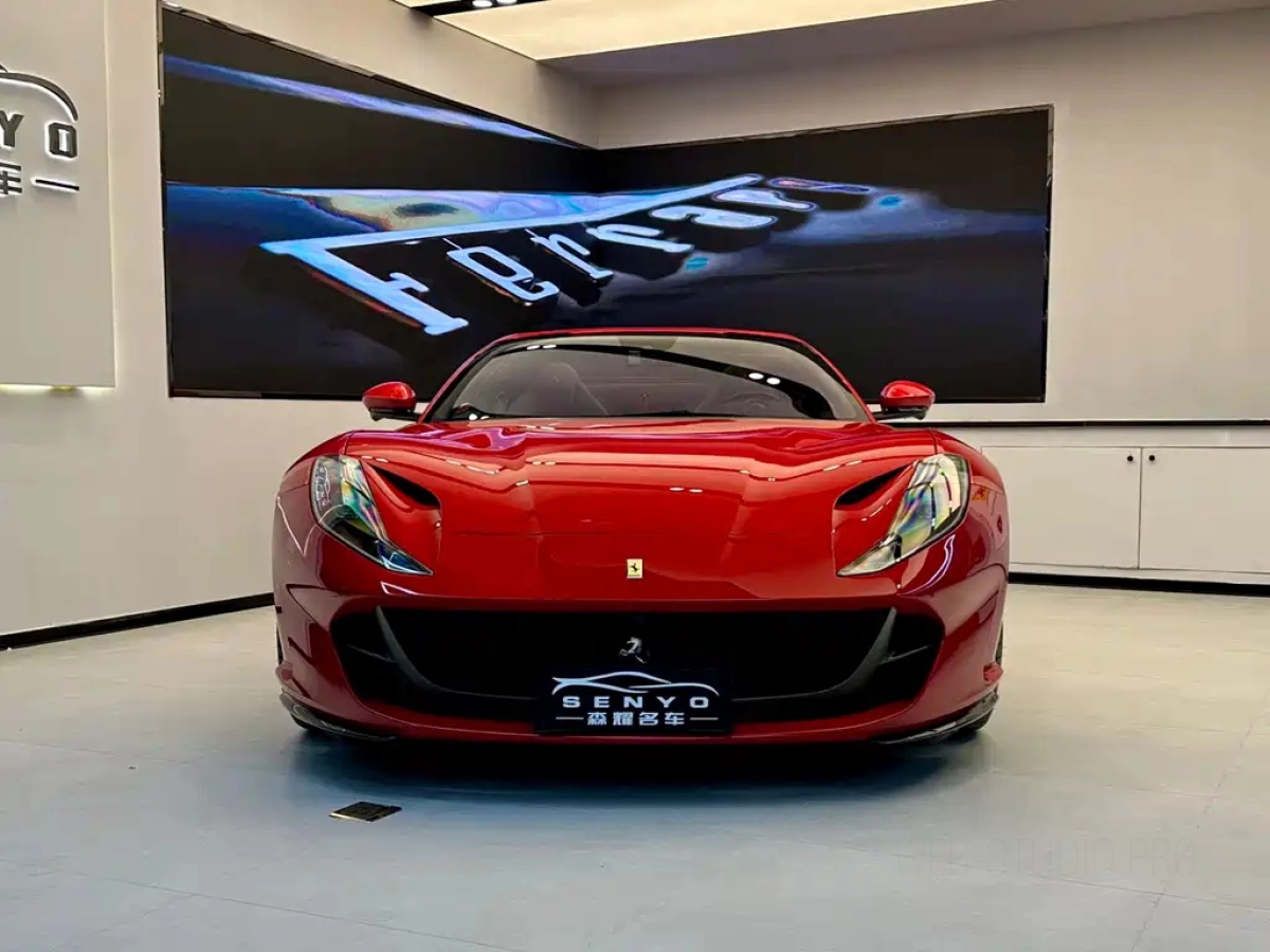 FERRARI 812