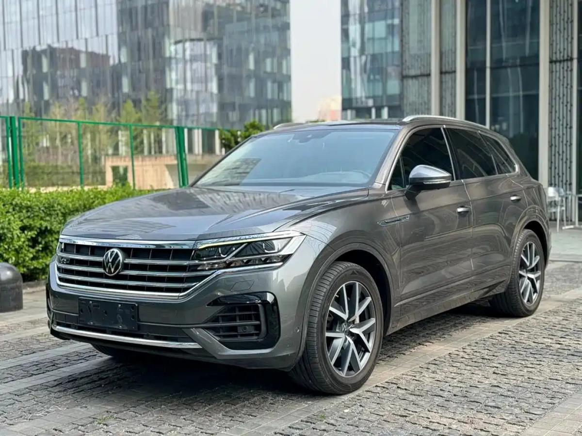 VOLKSWAGEN TOUAREG