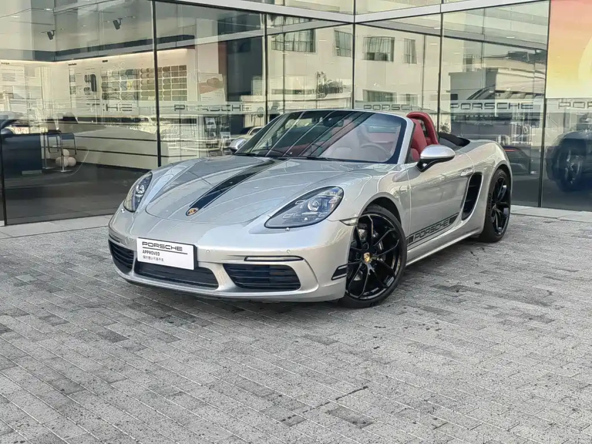 PORSCHE 718  2025