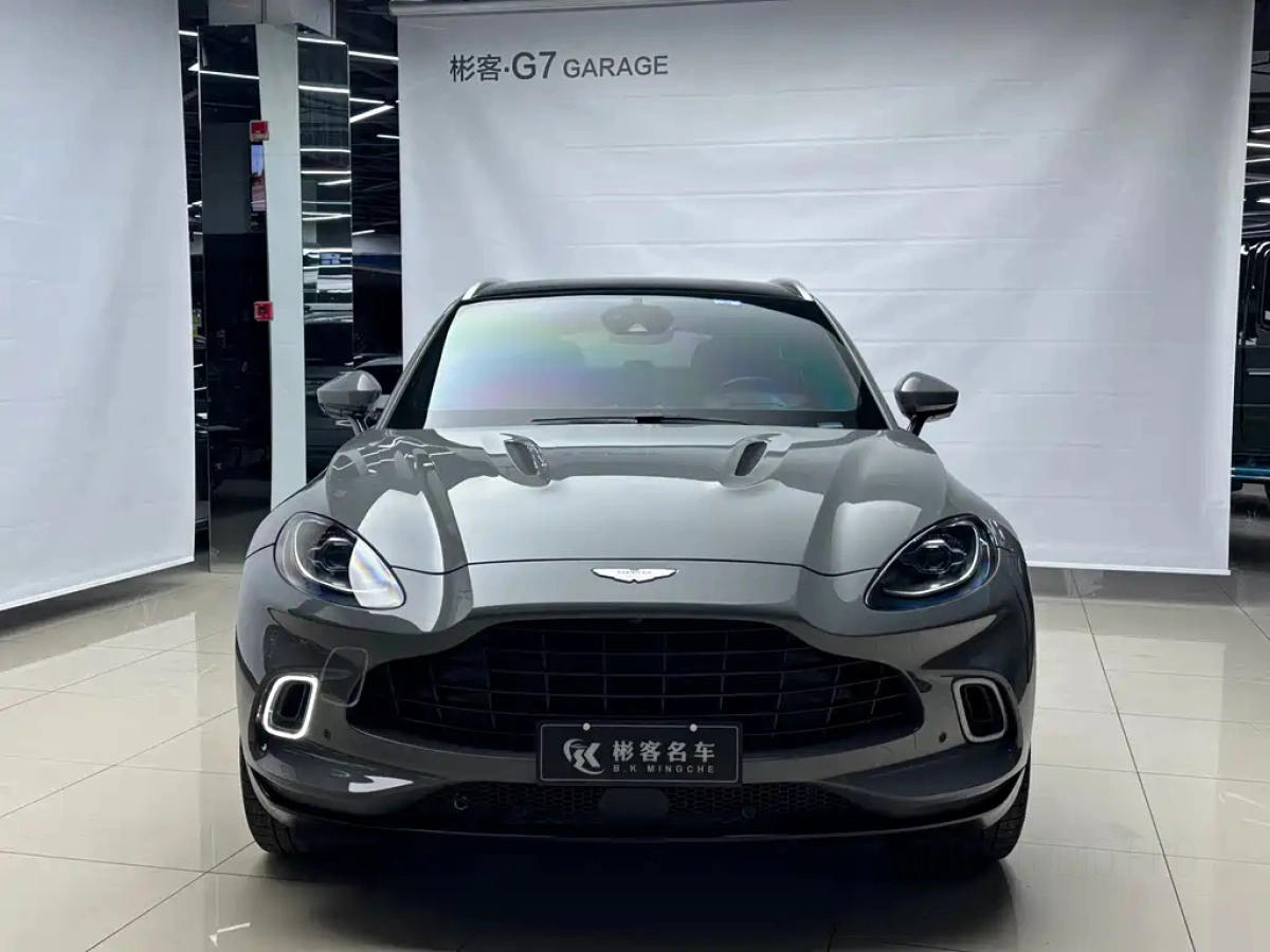 ASTON MARTIN DBX