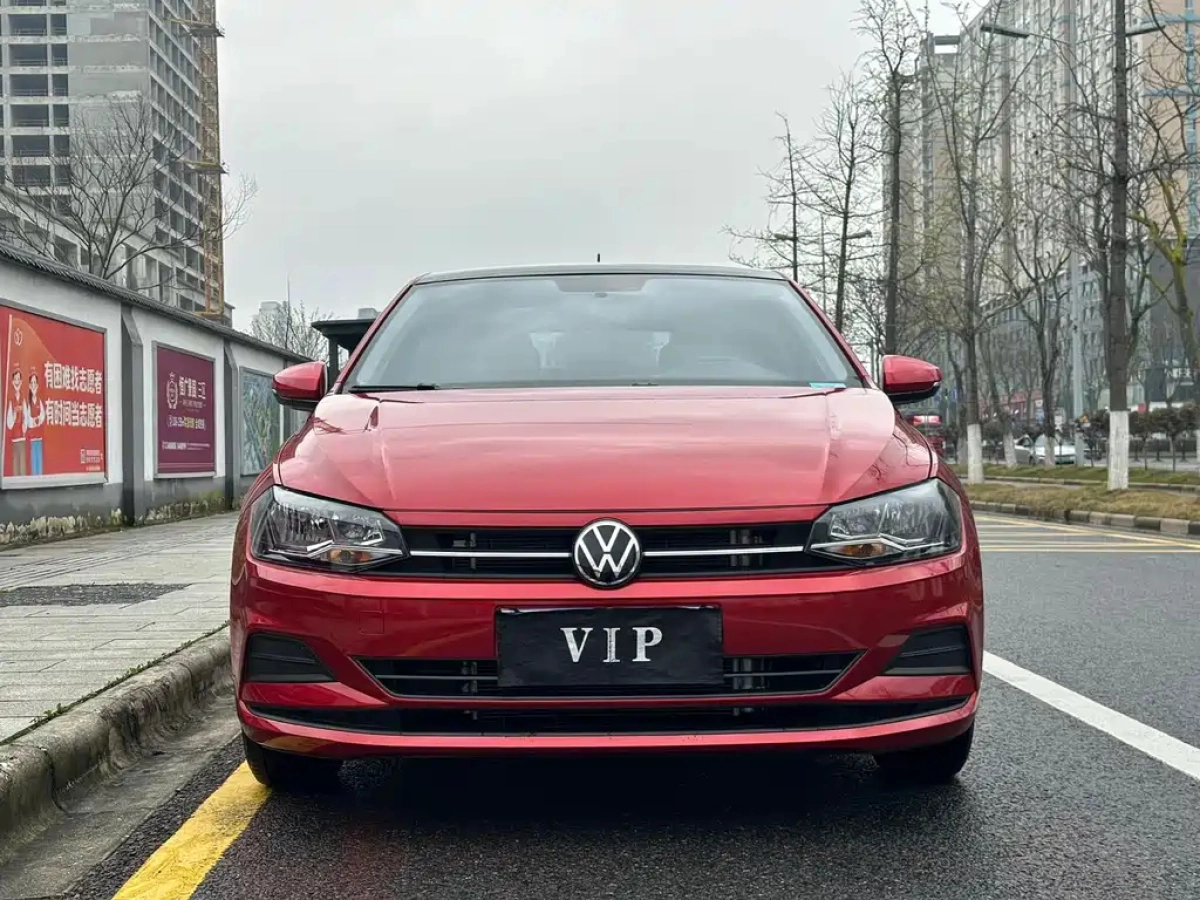 VOLKSWAGEN POLO