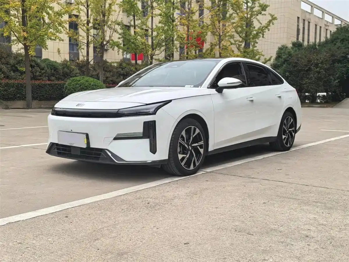 GEELY GALAXY GALAXY L6  2024