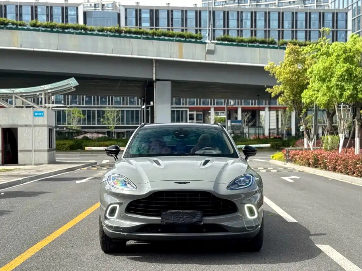 ASTON MARTIN DBX  2023