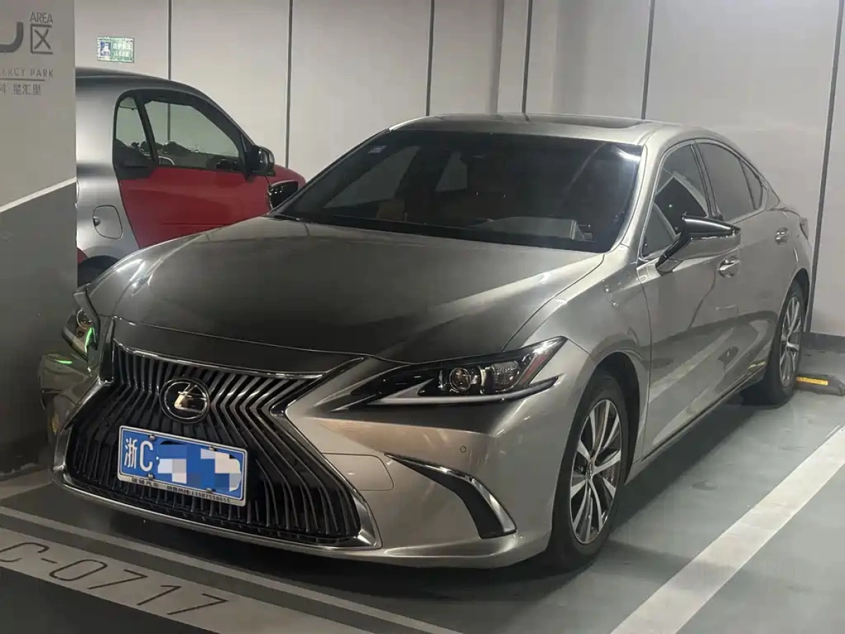 LEXUS ES  2020