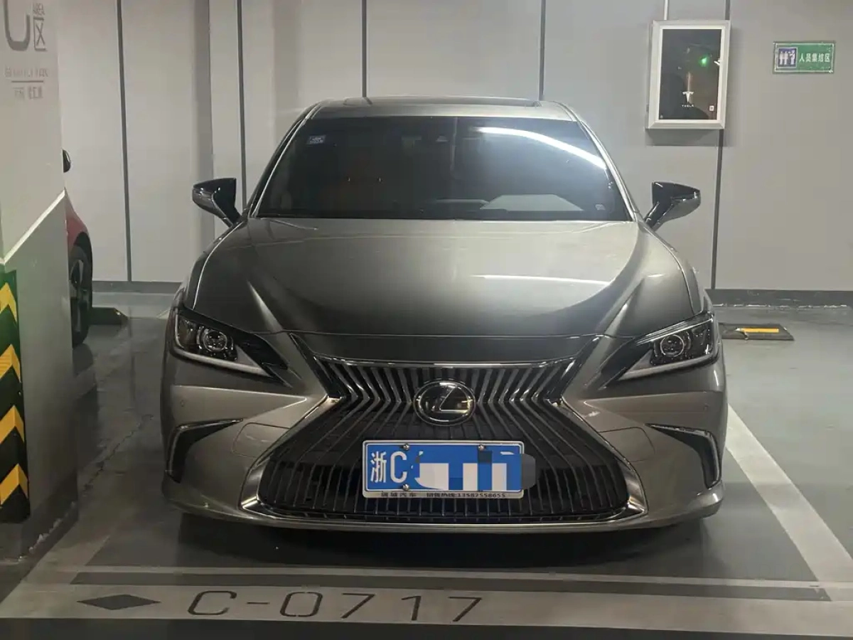 LEXUS ES
