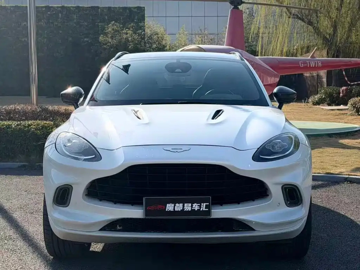 ASTON MARTIN DBX  2021