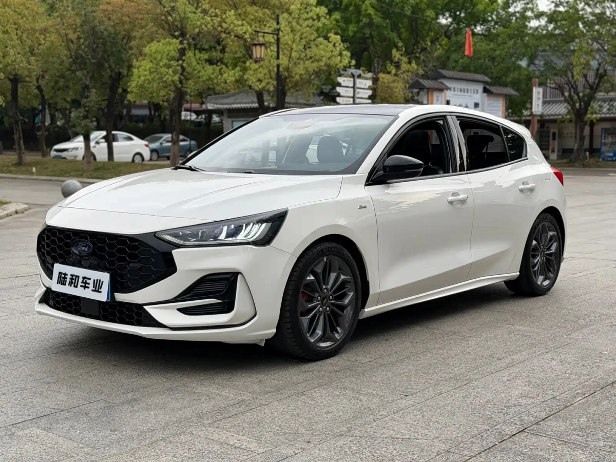 FORD FOCUS  2023