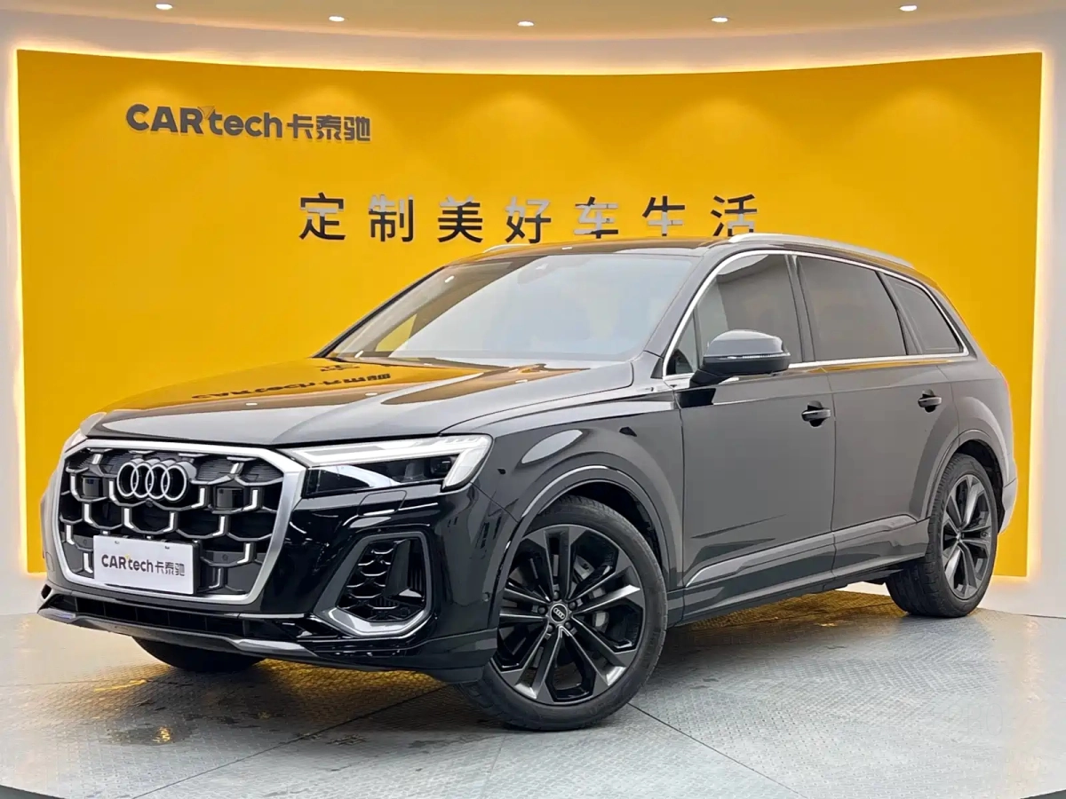 AUDI Q7  2025
