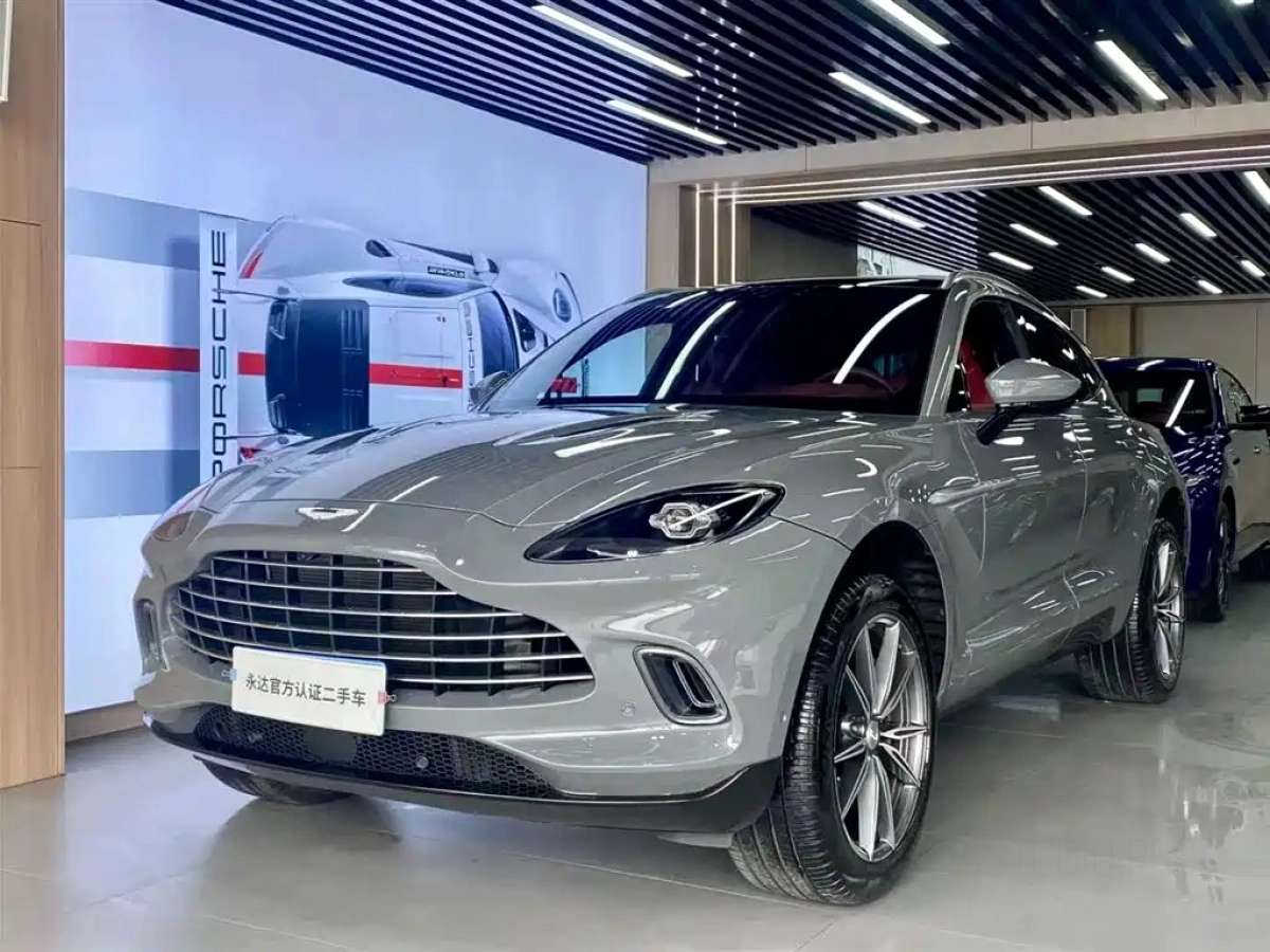 ASTON MARTIN DBX  2024