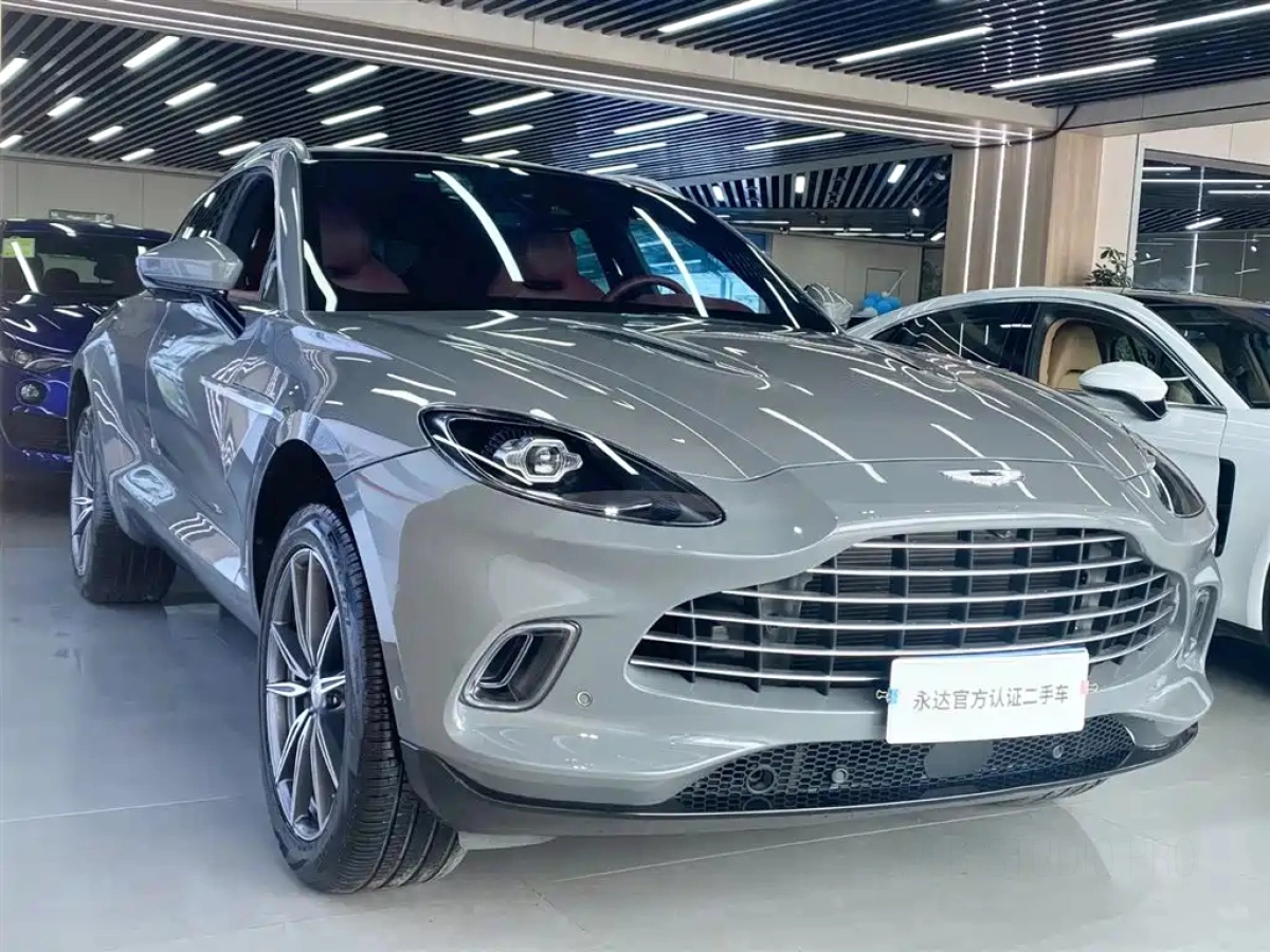 ASTON MARTIN DBX