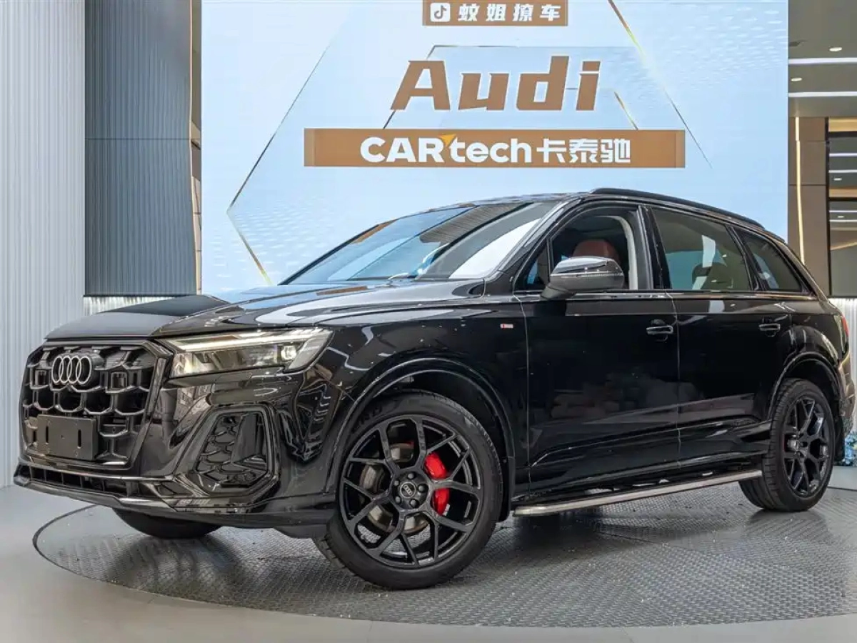 AUDI Q7  2025