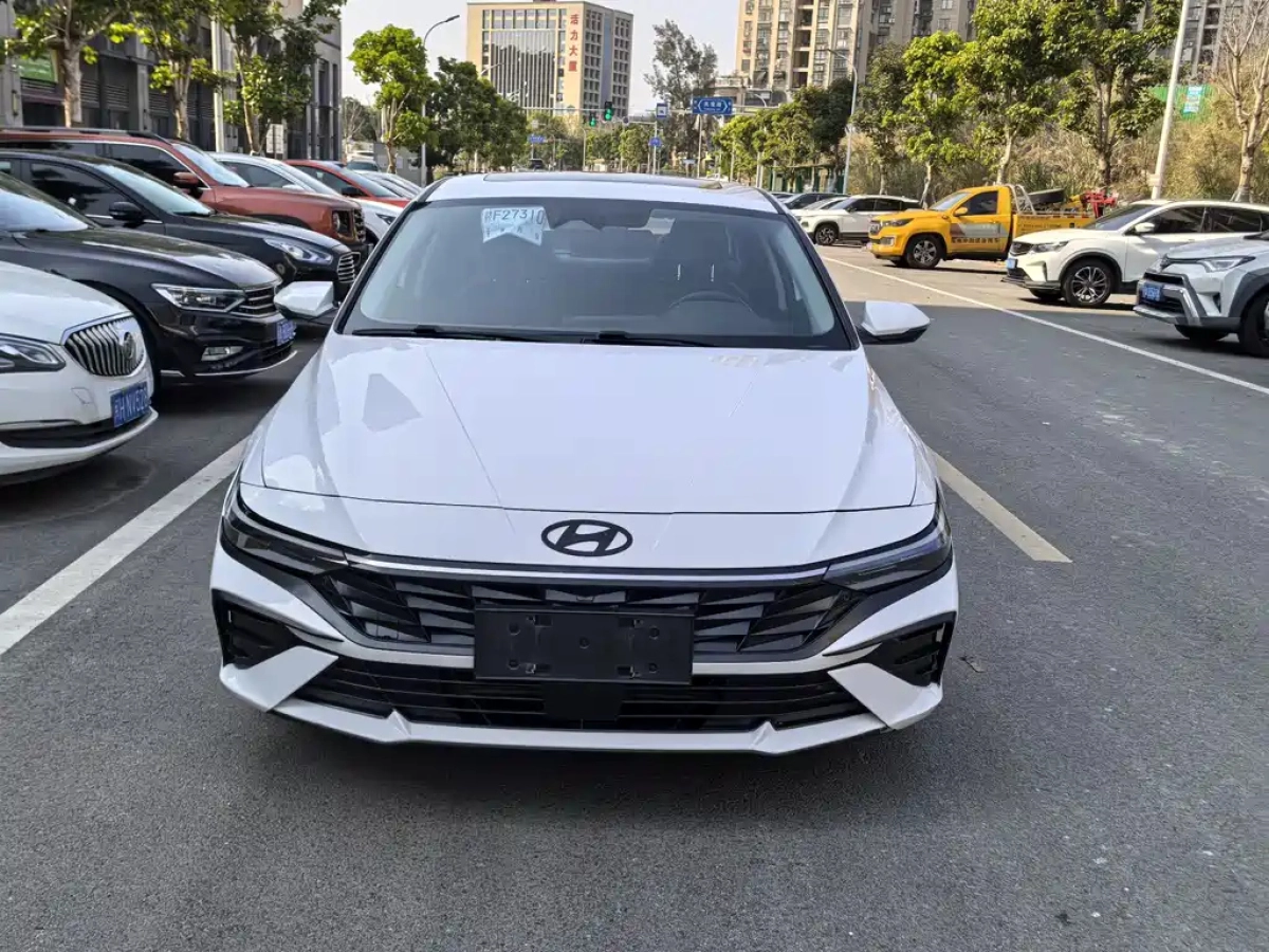 HYUNDAI ELANTRA