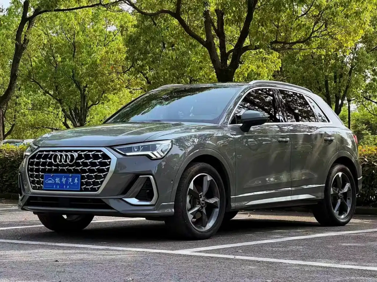 AUDI Q3  2024