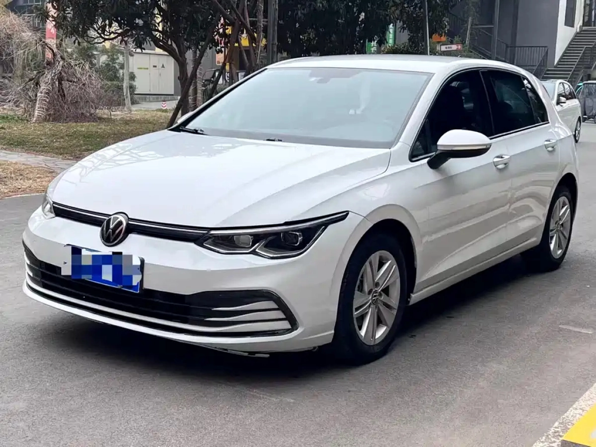 VOLKSWAGEN GOLF  2023