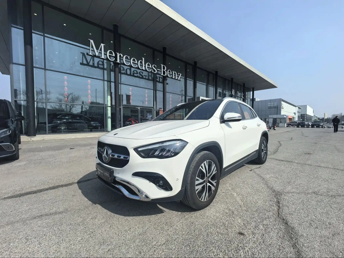MERCEDES-BENZ GLA  2024