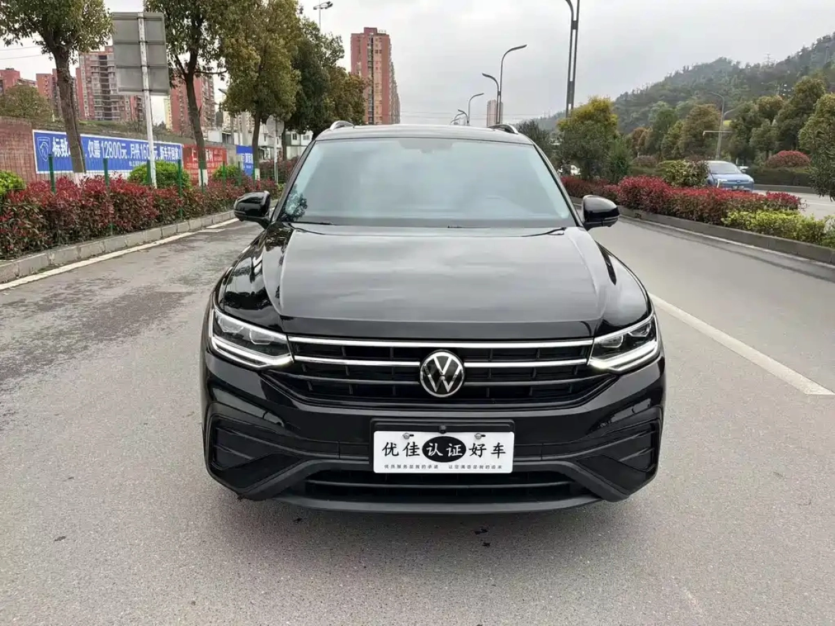 VOLKSWAGEN TIGUAN L