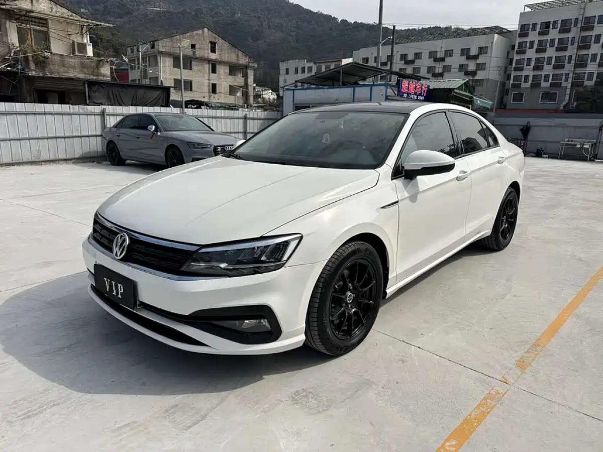 VOLKSWAGEN LAMANDO  2021