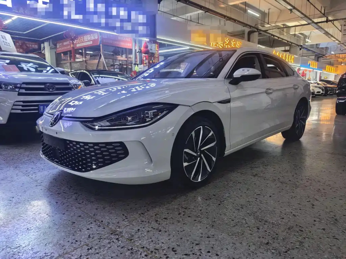 VOLKSWAGEN LAMANDO  2022