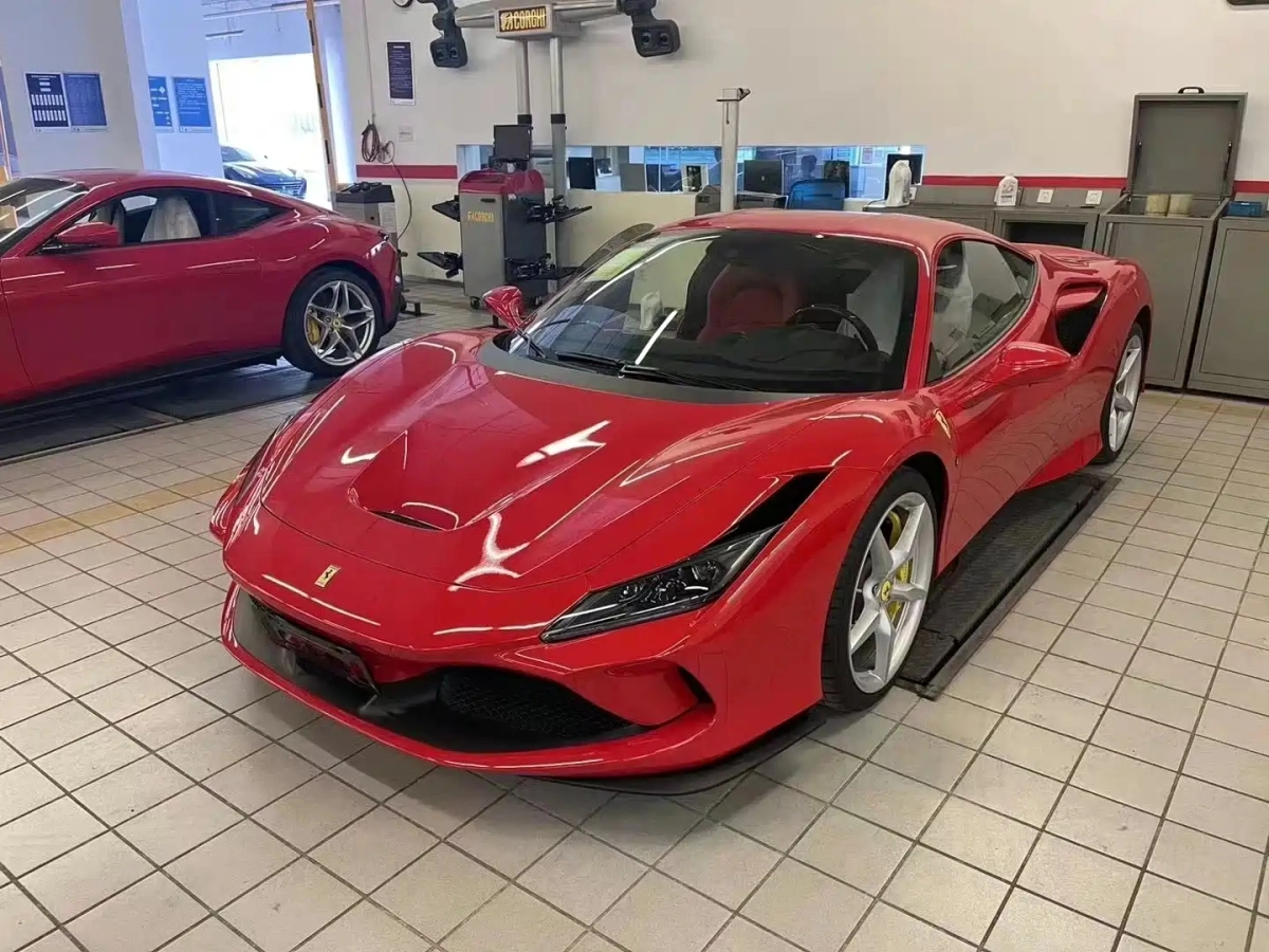 FERRARI F8