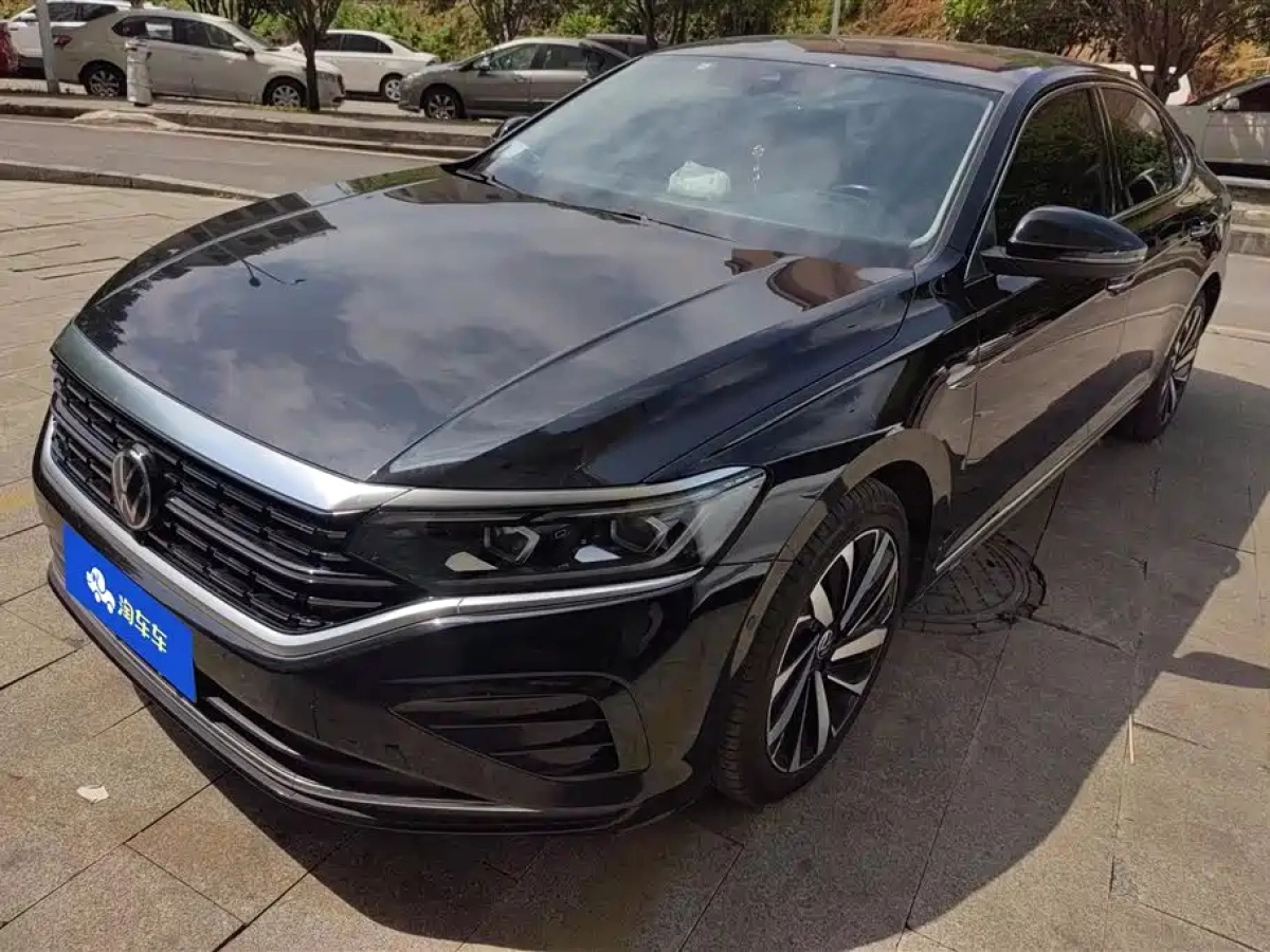 VOLKSWAGEN PASSAT  2021