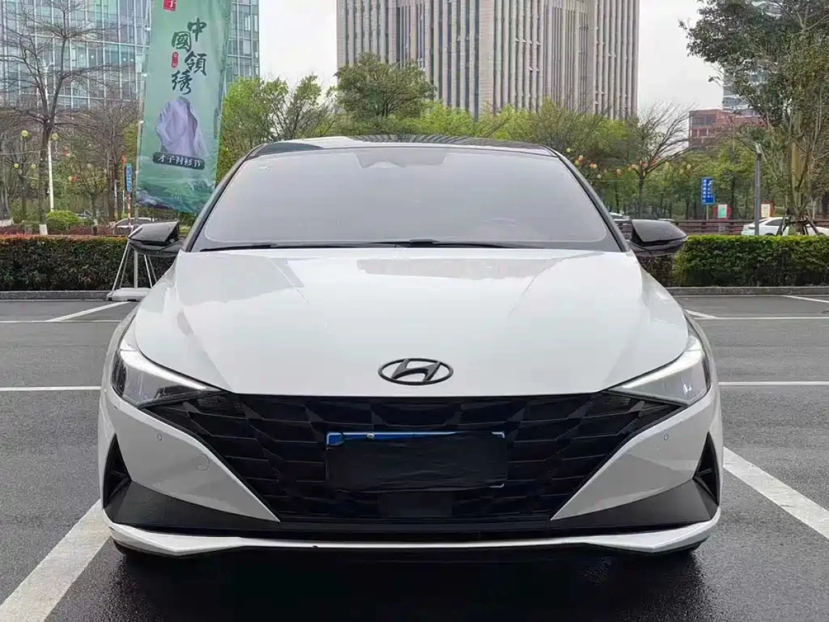 HYUNDAI ELANTRA