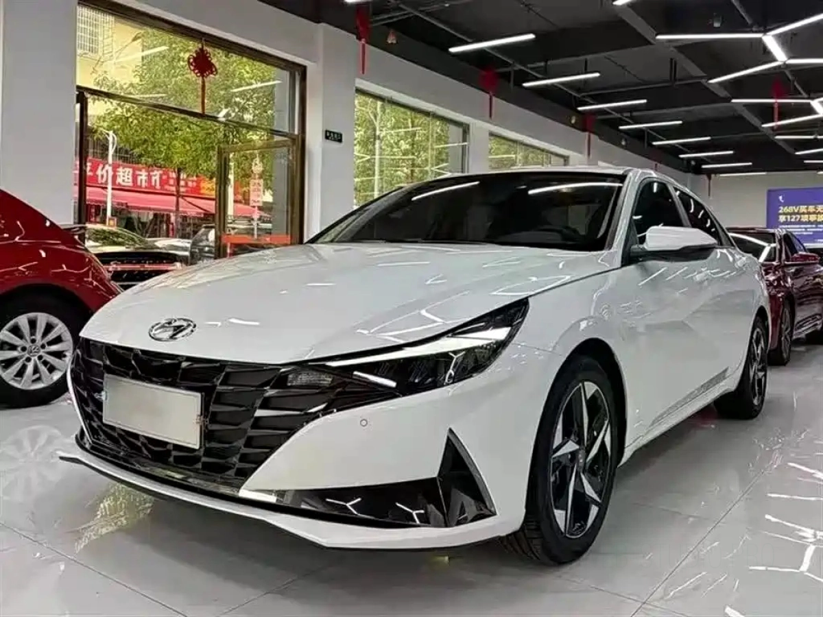 HYUNDAI ELANTRA