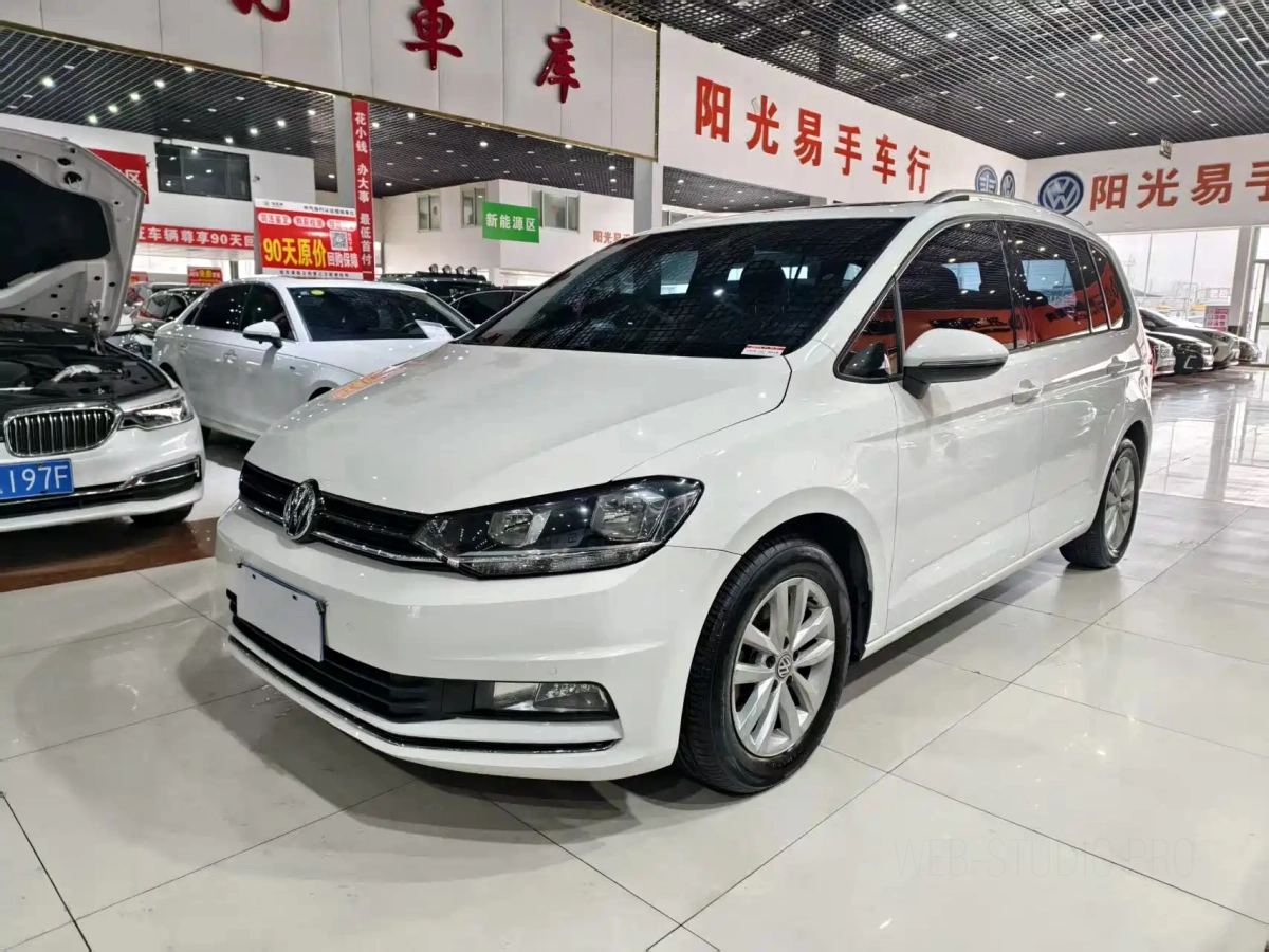 VOLKSWAGEN TOURAN