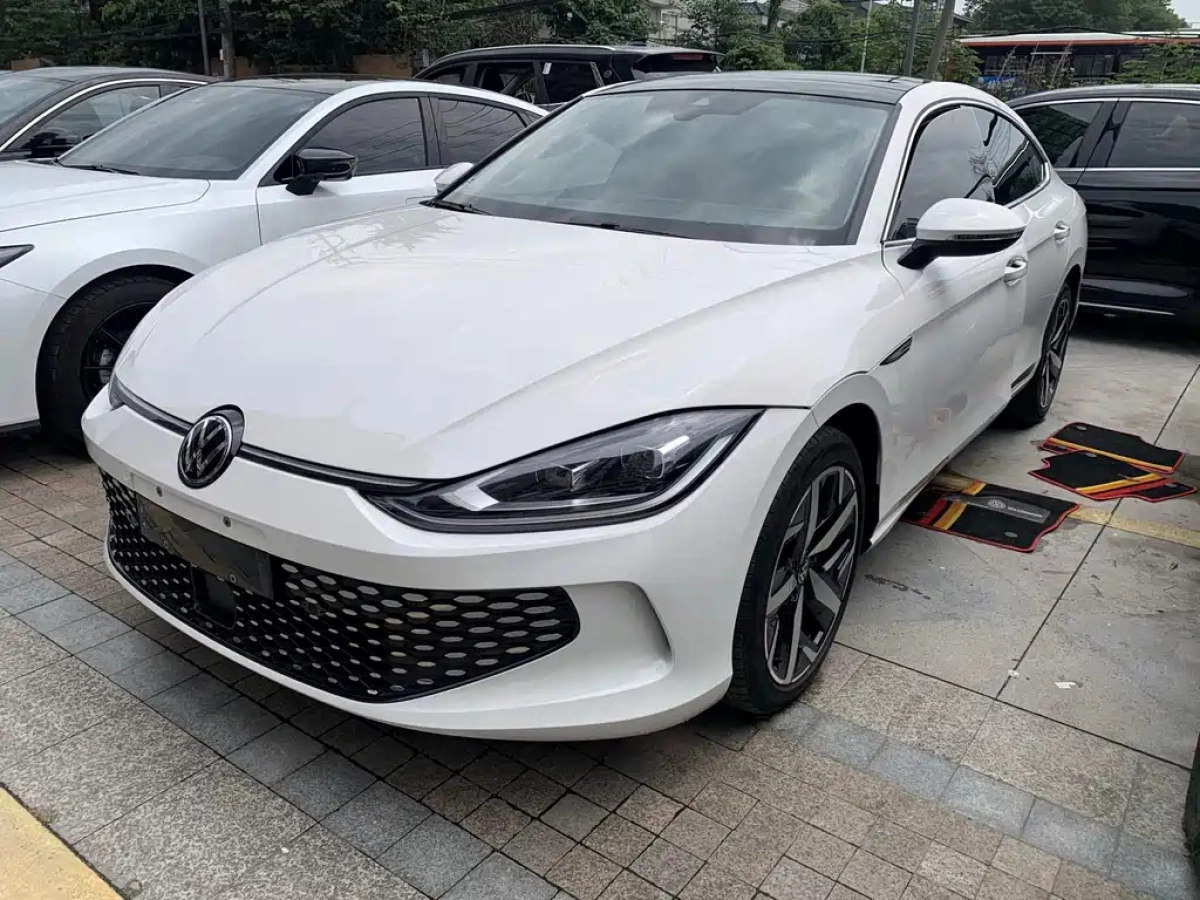 VOLKSWAGEN LAMANDO  2023