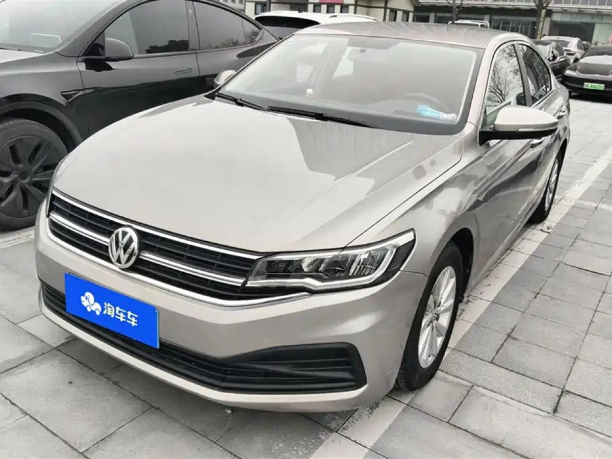 VOLKSWAGEN BORA
