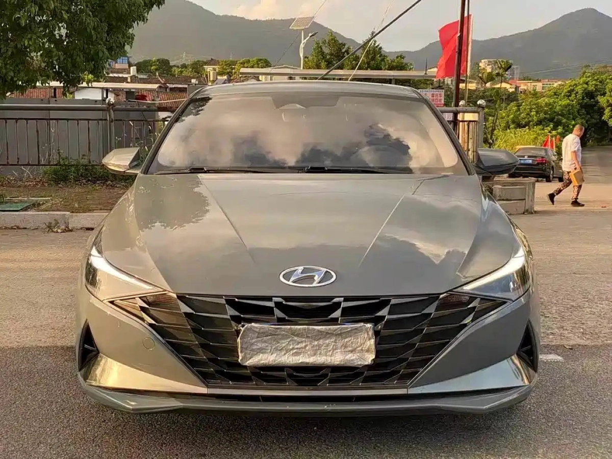 HYUNDAI ELANTRA