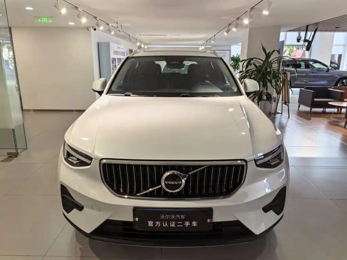 VOLVO XC40