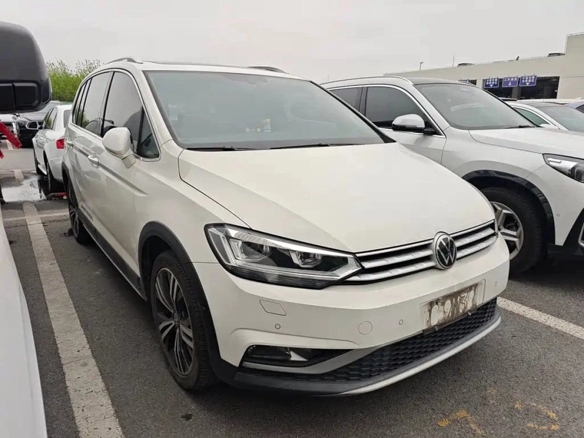 VOLKSWAGEN TOURAN