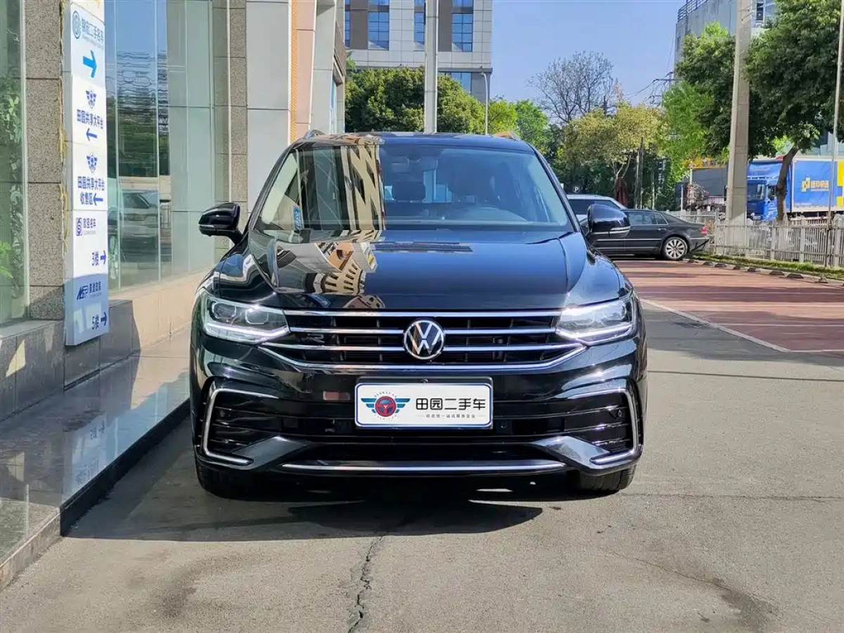 VOLKSWAGEN TIGUAN L