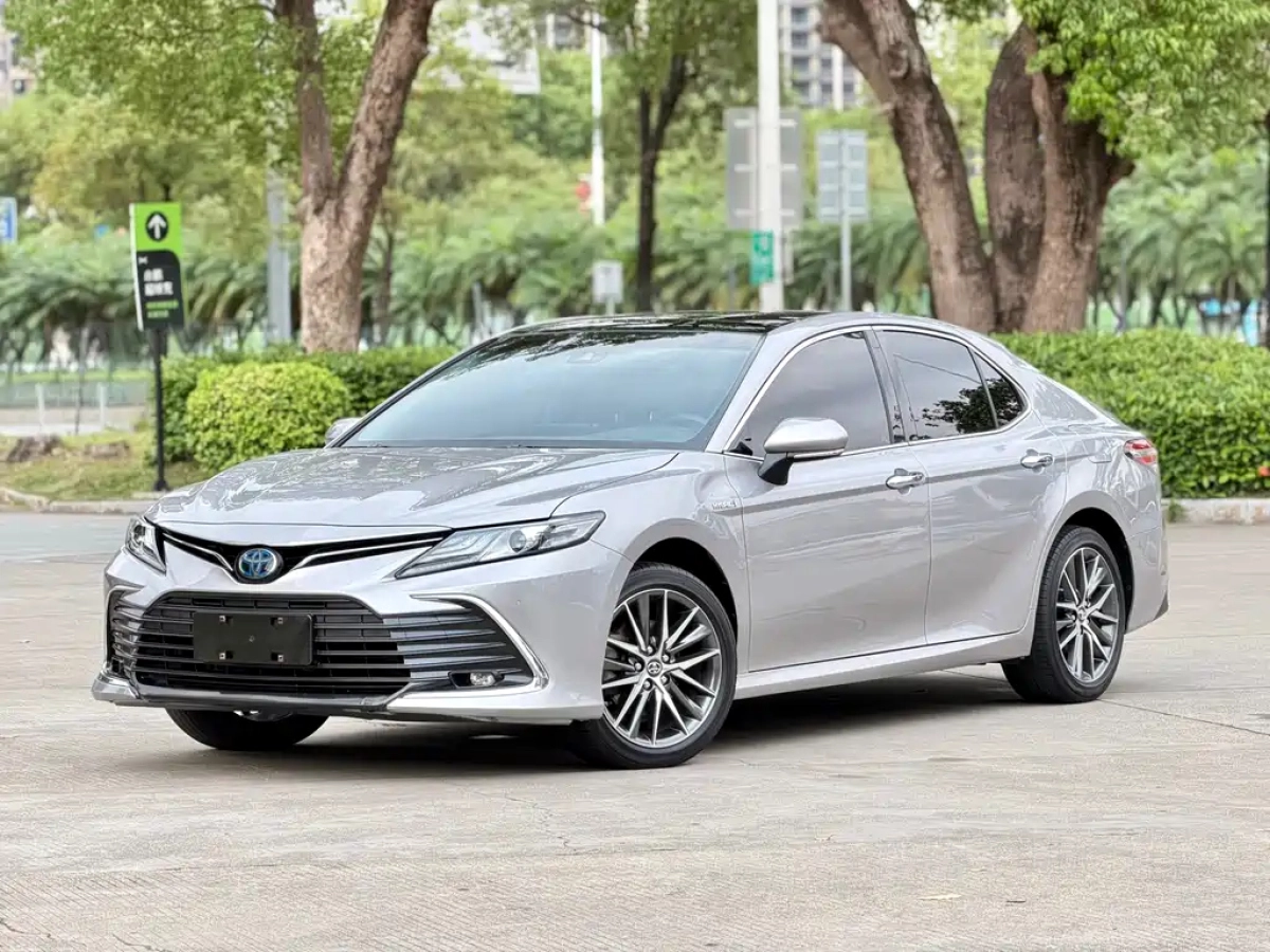 TOYOTA CAMRY
