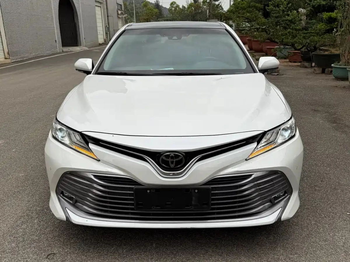 TOYOTA CAMRY