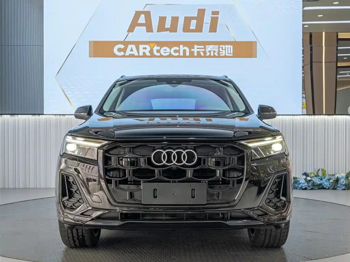 AUDI Q7  2025