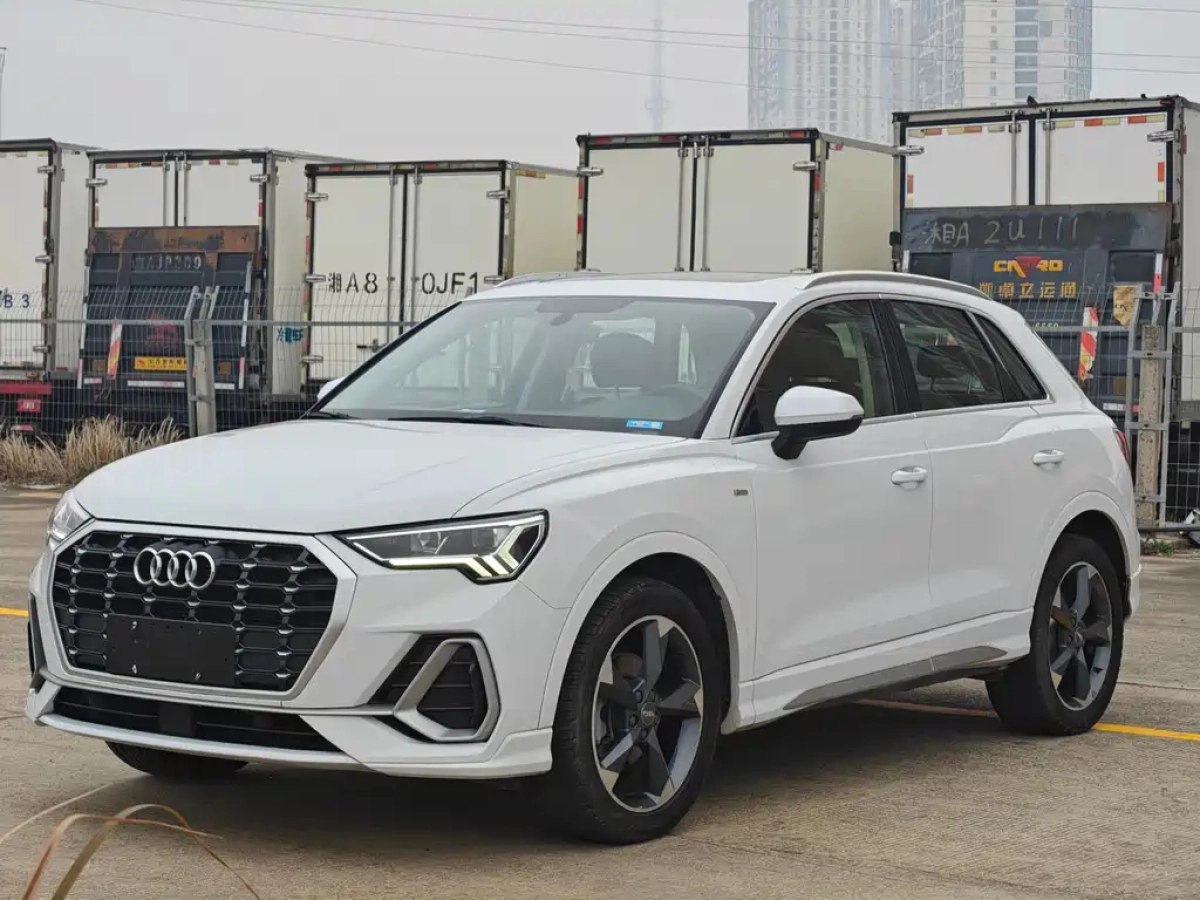 AUDI Q3  2020