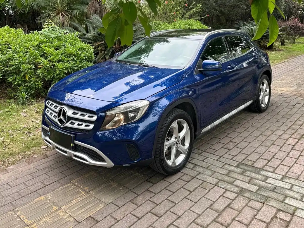 MERCEDES-BENZ GLA