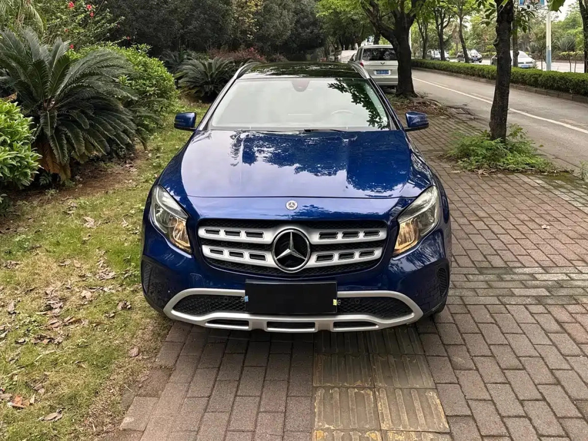 MERCEDES-BENZ GLA