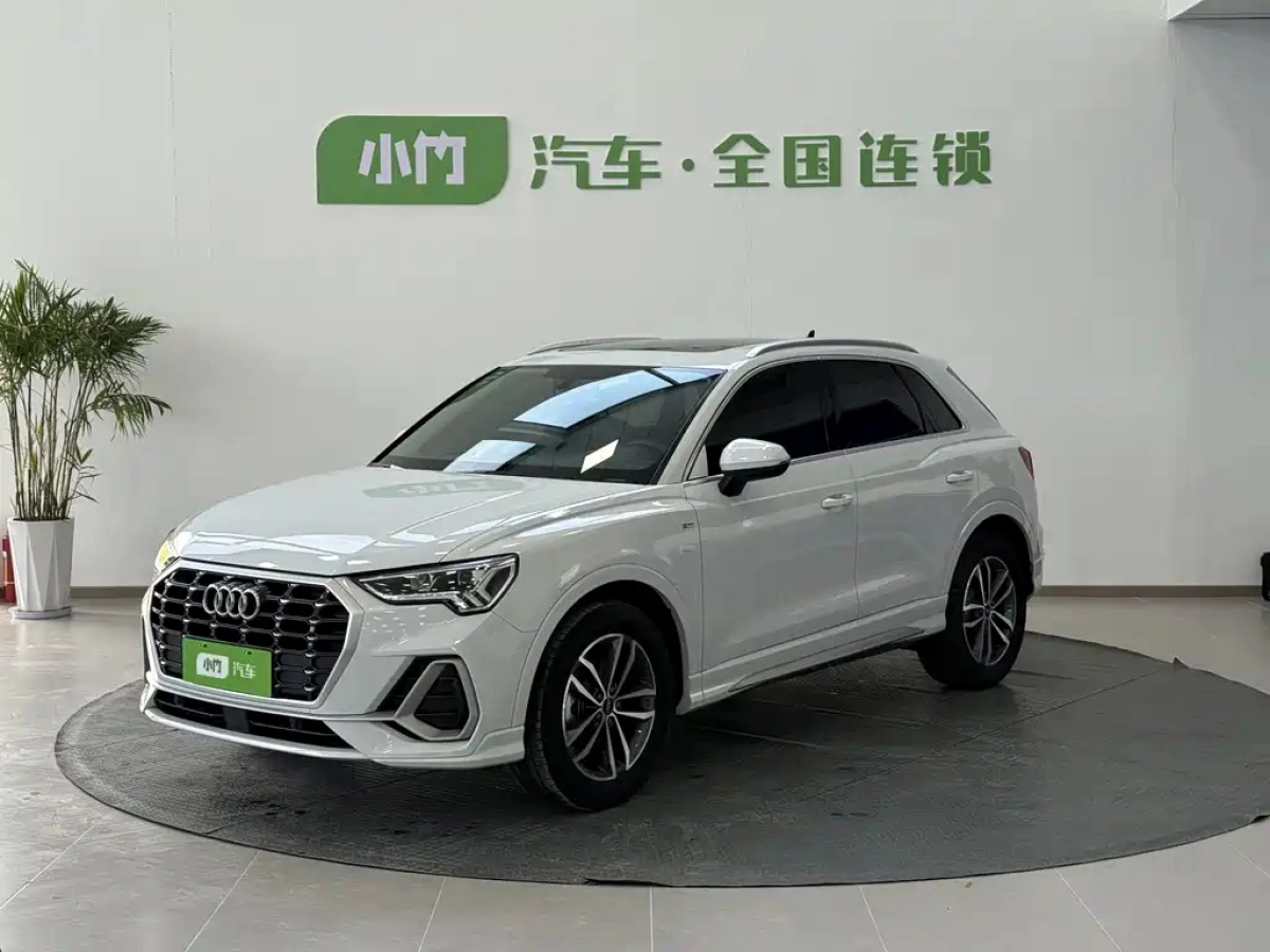 AUDI Q3  2022