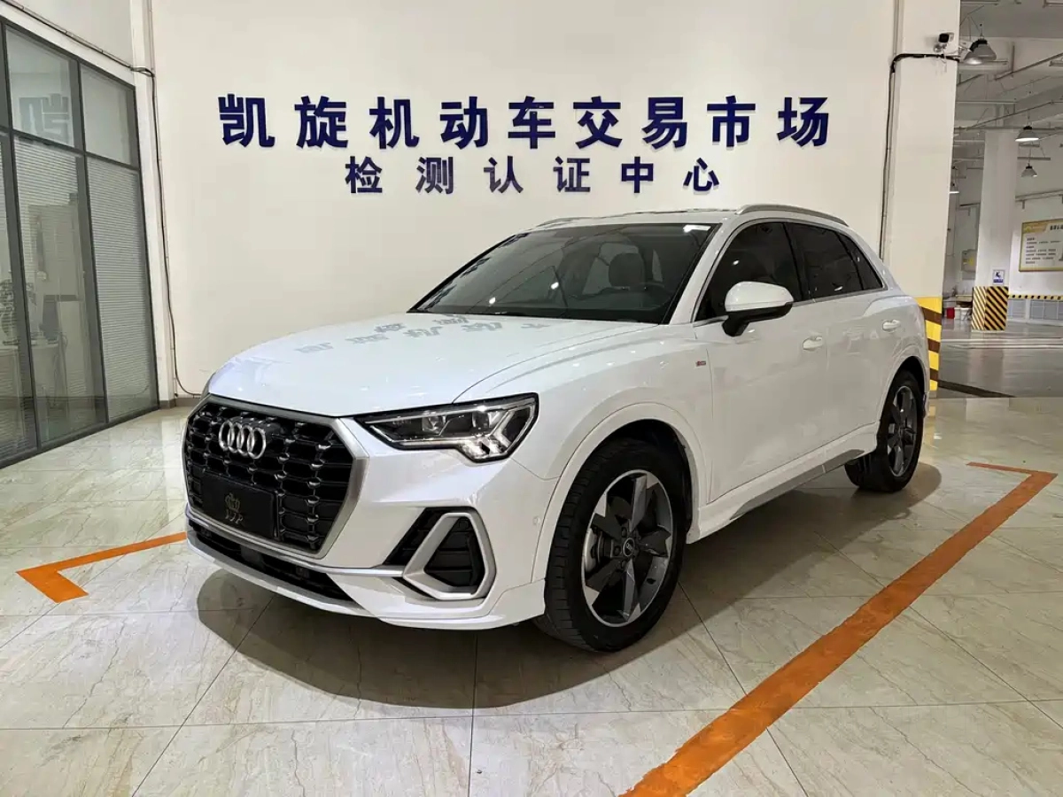 AUDI Q3  2022