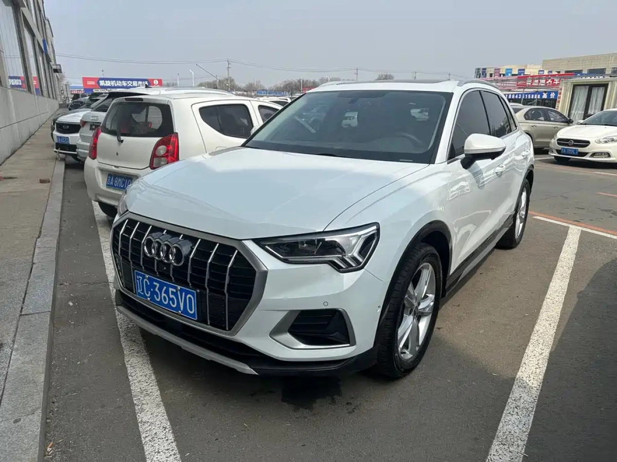 AUDI Q3  2022