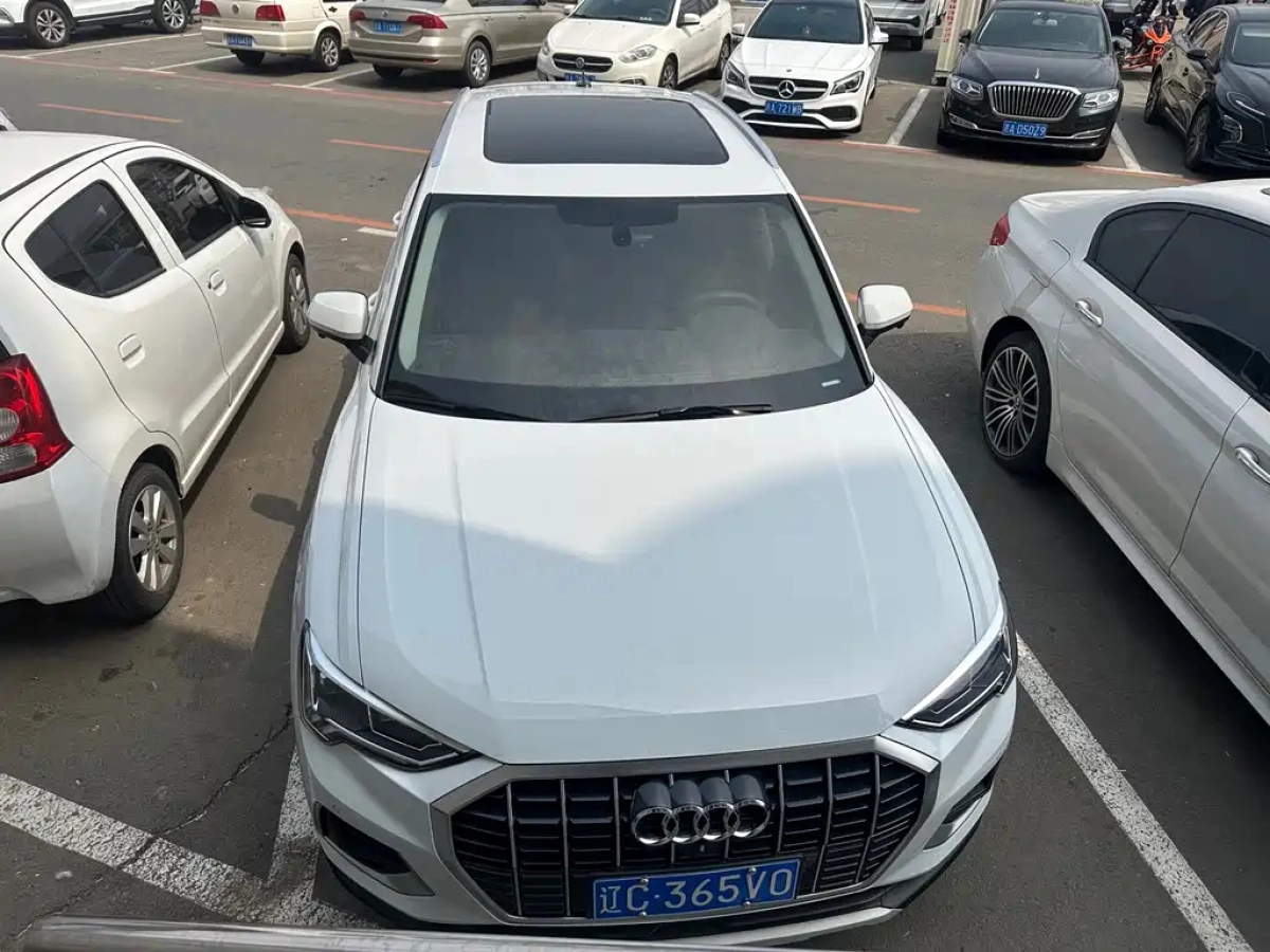 AUDI Q3