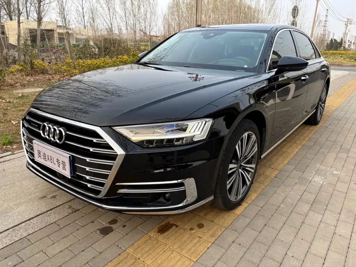 AUDI A8  2021